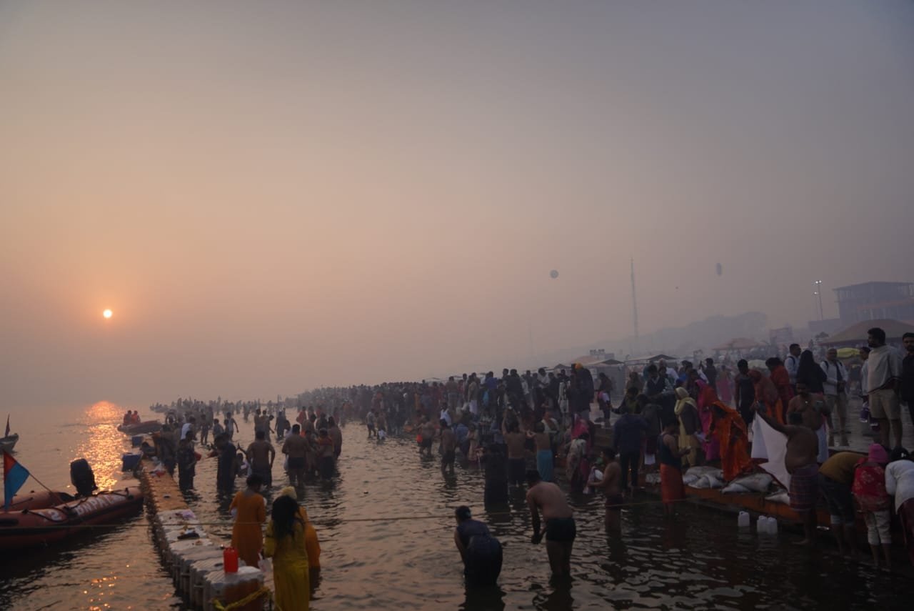 महाकुंभ में आस्था का समंदर जस का तस,योगी ने किया हवाई सर्वेक्षण