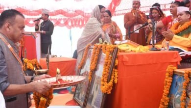 गंगा जल और संगम की माटी नेपाल के लिए अमूल्य धरोहर, माथे पर लगाया, भारत से अपने घर भी ले जा रहे