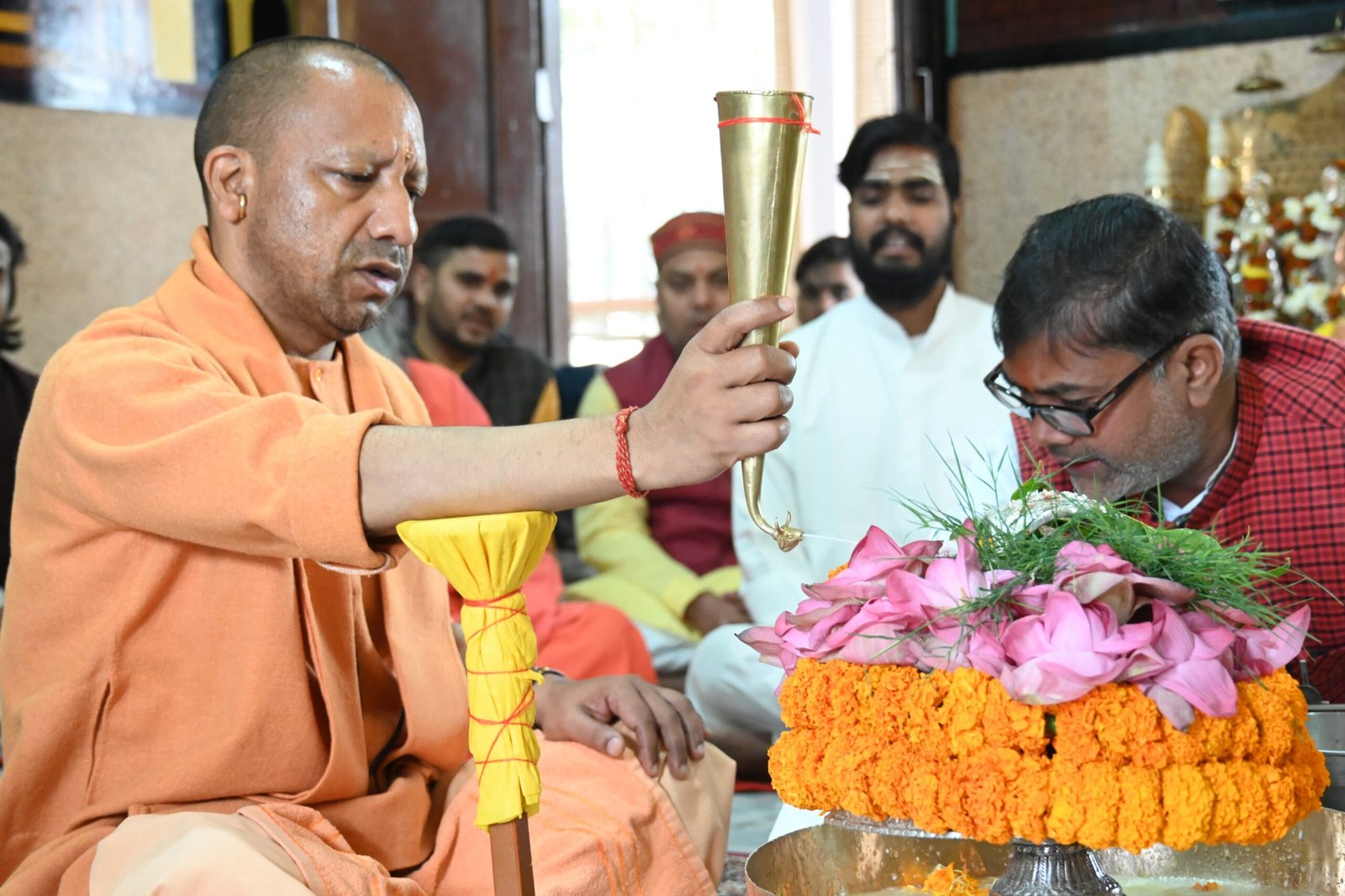 गोरक्षपीठ के शक्ति मंदिर में हुआ रुद्राभिषेक, हवन के साथ पूर्ण हुआ गोरक्षपीठ में शिवोपासना का अनुष्ठान