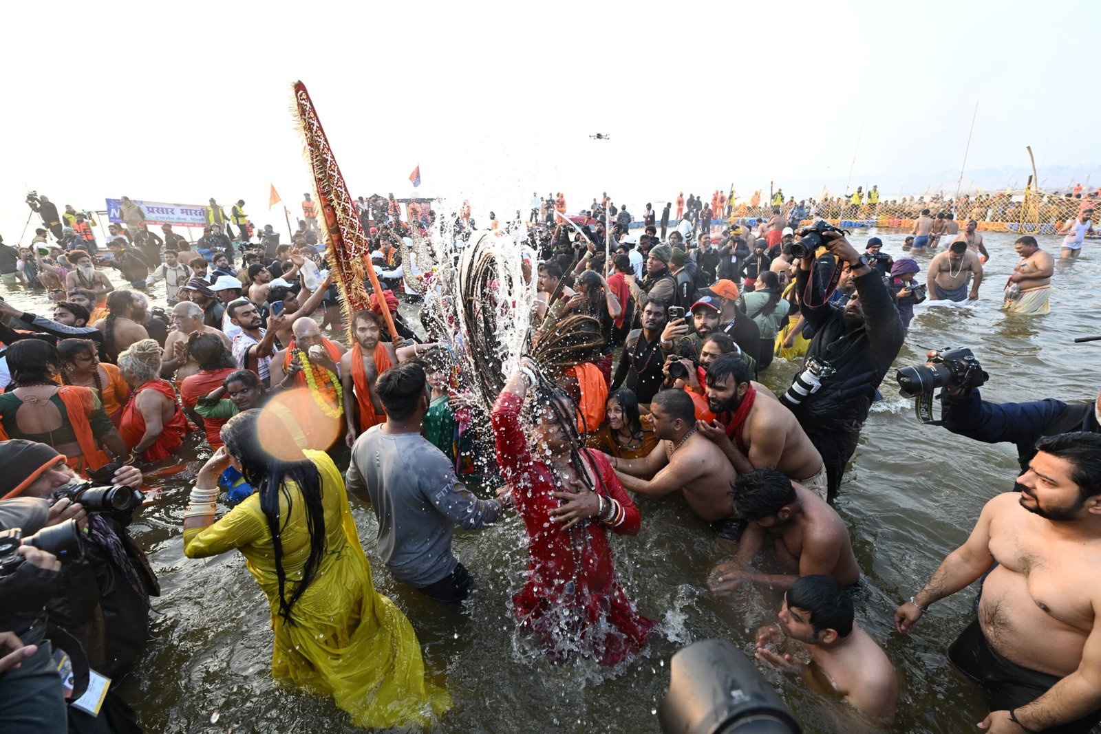 एकता के महाकुम्भ के साथ ही महाकुम्भ ने दिया वसुधैव कुटुंबकम का संदेश