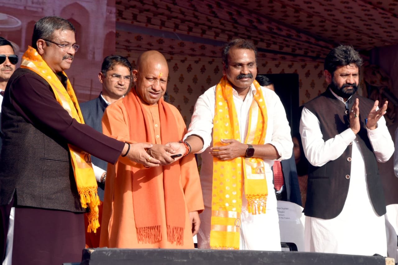 मुख्यमंत्री ने केंद्रीय मंत्रियों संग किया काशी तमिल संगमम् (तृतीय संस्करण) का शुभारंभ