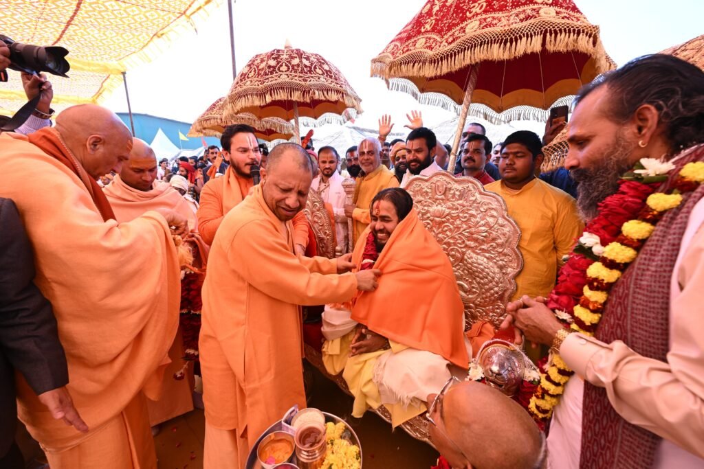 पूज्य संतों के धैर्य के आगे विफल हुए सनातन के विरोधीः सीएम योगी 