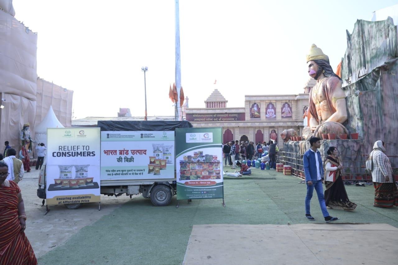 पूरे महाकुम्भ नगर और प्रयागराज में दौड़ रही हैं बीस मोबाइल वैन, ऑन-कॉल भी मिल रही सुविधा