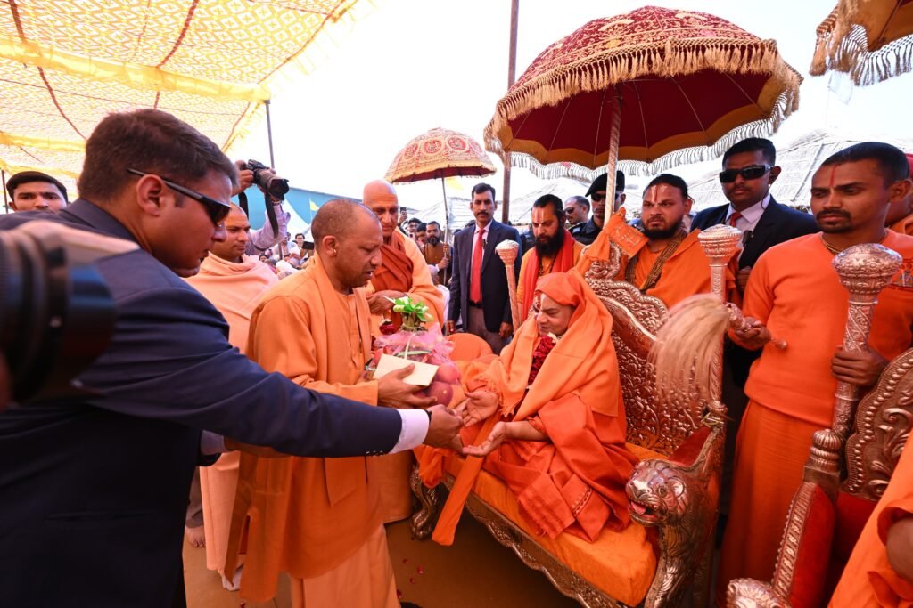 पूज्य संतों के धैर्य के आगे विफल हुए सनातन के विरोधीः सीएम योगी 