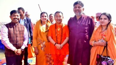 सिक्किम के मुख्यमंत्री प्रेम सिंह तमांग,कर्नाटक के डिप्टी सीएम डीके शिवकुमार ने त्रिवेणी संगम में किया पवित्र स्नान