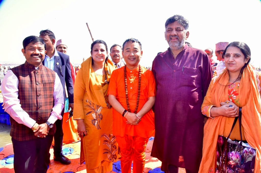 सिक्किम के मुख्यमंत्री प्रेम सिंह तमांग,कर्नाटक के डिप्टी सीएम डीके शिवकुमार ने त्रिवेणी संगम में किया पवित्र स्नान
