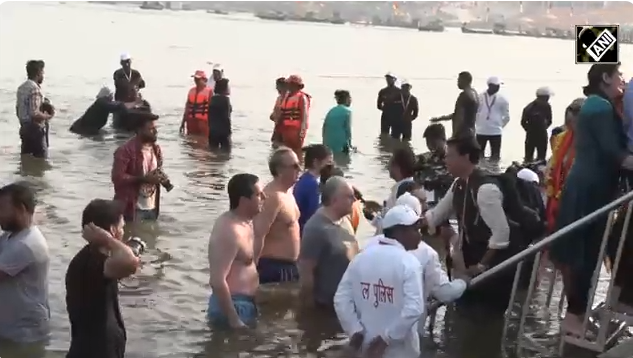 अमेरिका, रूस, यूक्रेन, बांग्लादेश समेत 73 देशों के राजनयिक पहुंचे प्रयागराज, संगम में लगाई डुबकी