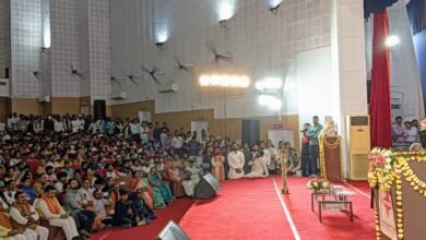 बीएचयू में संगोष्ठी, कहा- बार-बार चुनाव से विकास कार्य होते हैं बाधित.पीएम मोदी की सरकार ने देश में दी स्थिरता, भारत आगे बढ़ रहा है.