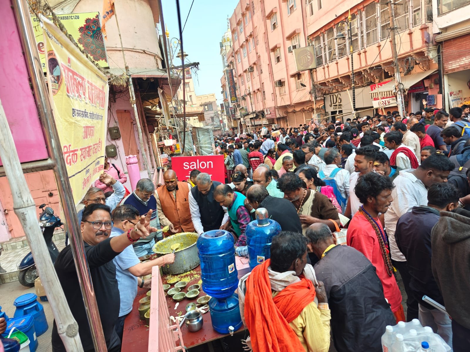 संकल्प शिविर : श्रद्धालुओं की भारी भीड़ ने चखा प्रसाद