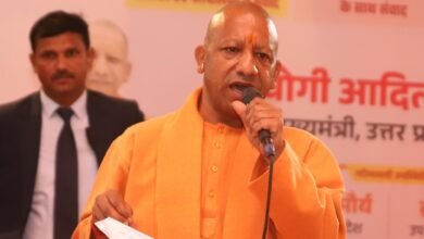 सीएम योगी ने नाविकों का किया सम्मान, रजिस्ट्रेशन करके मिलेगा नाव का पैसा और बीमा कवर