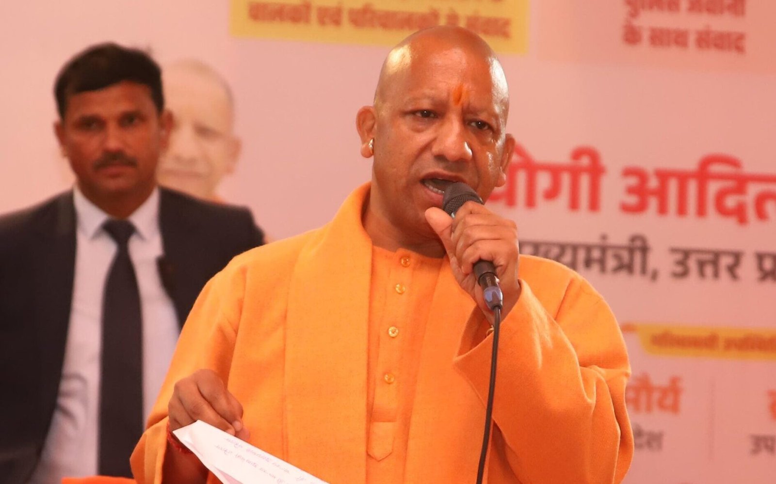सीएम योगी ने नाविकों का किया सम्मान, रजिस्ट्रेशन करके मिलेगा नाव का पैसा और बीमा कवर