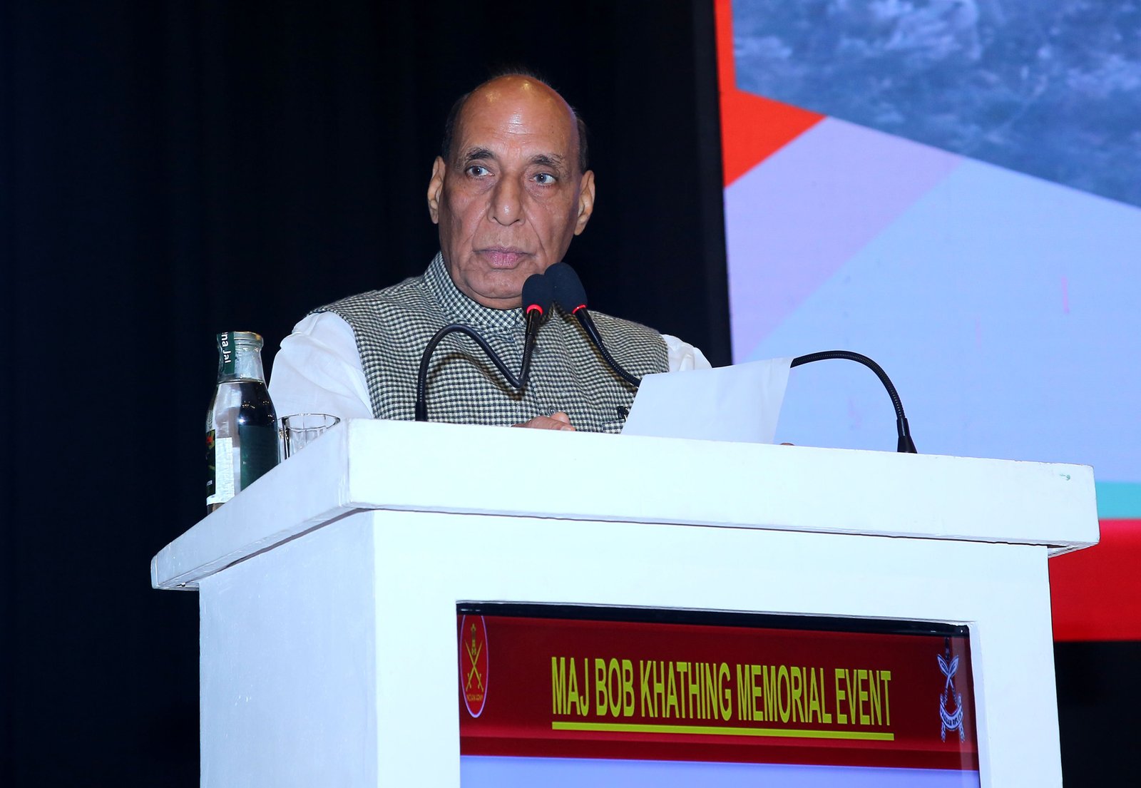 रक्षा मंत्री राजनाथ सिंह ने मेजर बॉब खाथिंग स्मारक कार्यक्रम में राष्ट्र को सर्वोपरि रखने, एकजुट रहने, सत्‍यनिष्‍ठा से अपने कर्तव्यों का निर्वहन करने और निर्भय होकर निर्धारित लक्ष्यों की ओर बढ़ने का आह्वान किया