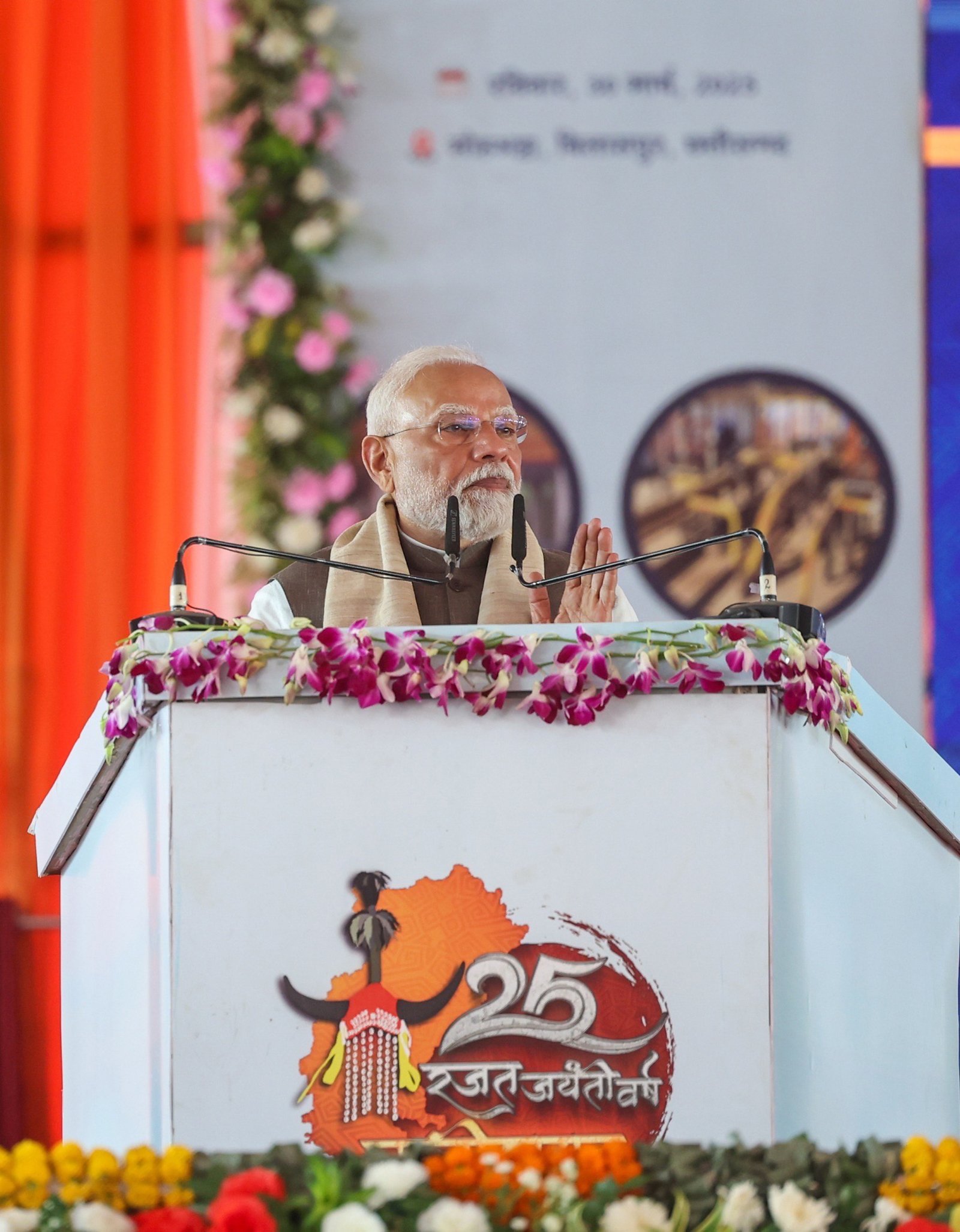 मोदी ने सात रेलवे परियोजनाओं की आधारशिला रखी , चार परियोजनाओं का किया लोकार्पण