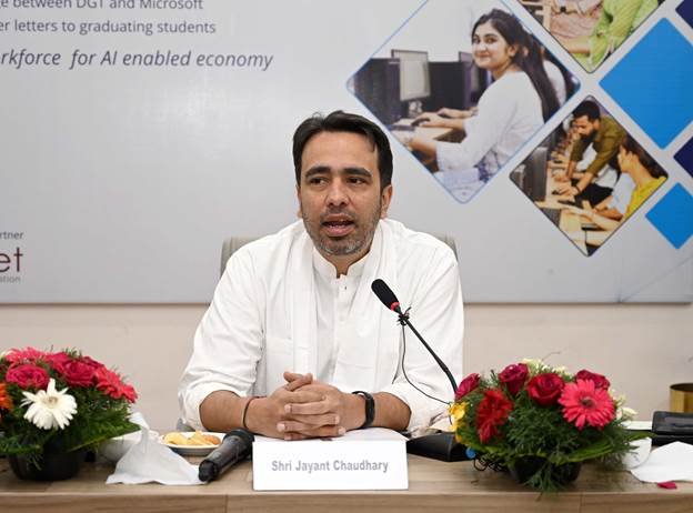 यूपी में कौशल विकास को लेकर केंद्रीय मंत्री जयंत चौधरी के साथ योगी सरकार की अहम बैठक
