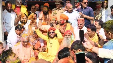 गोरखनाथ मंदिर में मुख्यमंत्री ने लिया फाग का आनंद