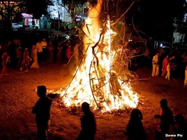 रंगों के साथ ही सुरक्षित और सुविधायुक्त मनाएं होली.योगी सरकार के निर्देश पर उत्तर प्रदेश विद्युत निगम ने जारी की होली एडवाइजरी.