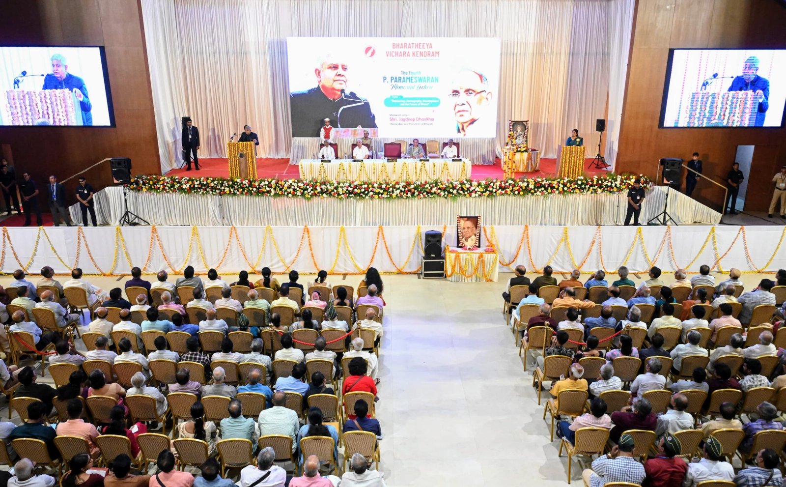 भारत अब सपेरों का देश नहीं रहा , अपनी क्षमता से दुनिया को कर रहा आकर्षित: धनखड़