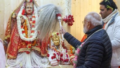 उत्तराखंड के हर्षिल पहुंचे पीएम मोदी, मुखीमठ में की मां गंगा की पूजा-अर्चना