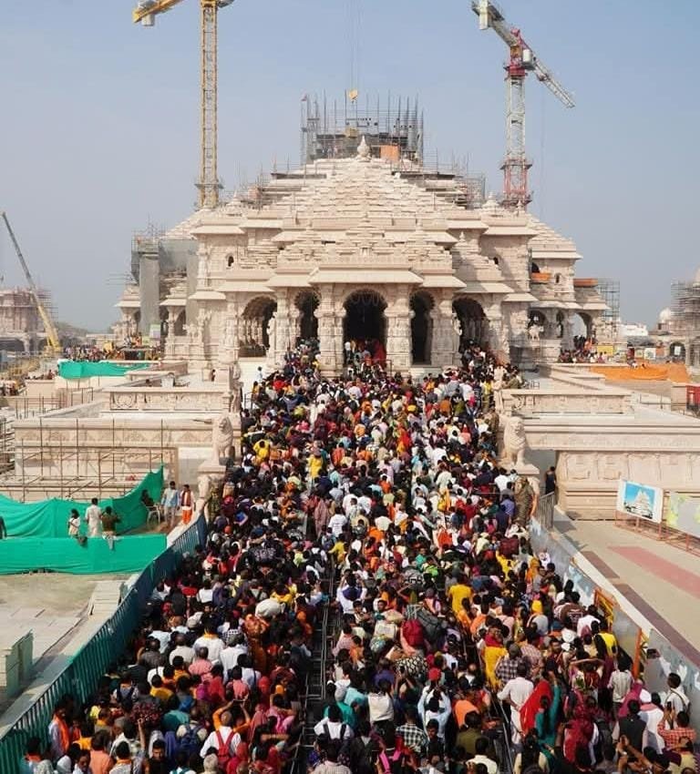 45 दिन का महाकुम्भ मेला, अयोध्या में पहुंचा करोड़ों श्रद्धालुओं का रेला