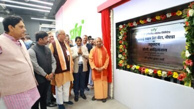 सीएम योगी ने गौतमबुद्ध नगर स्थित सिफी डाटा सेंटर के उद्घाटन समारोह में आयोजित यज्ञ में दी आहुति, फीता काटकर किया शुभारंभ