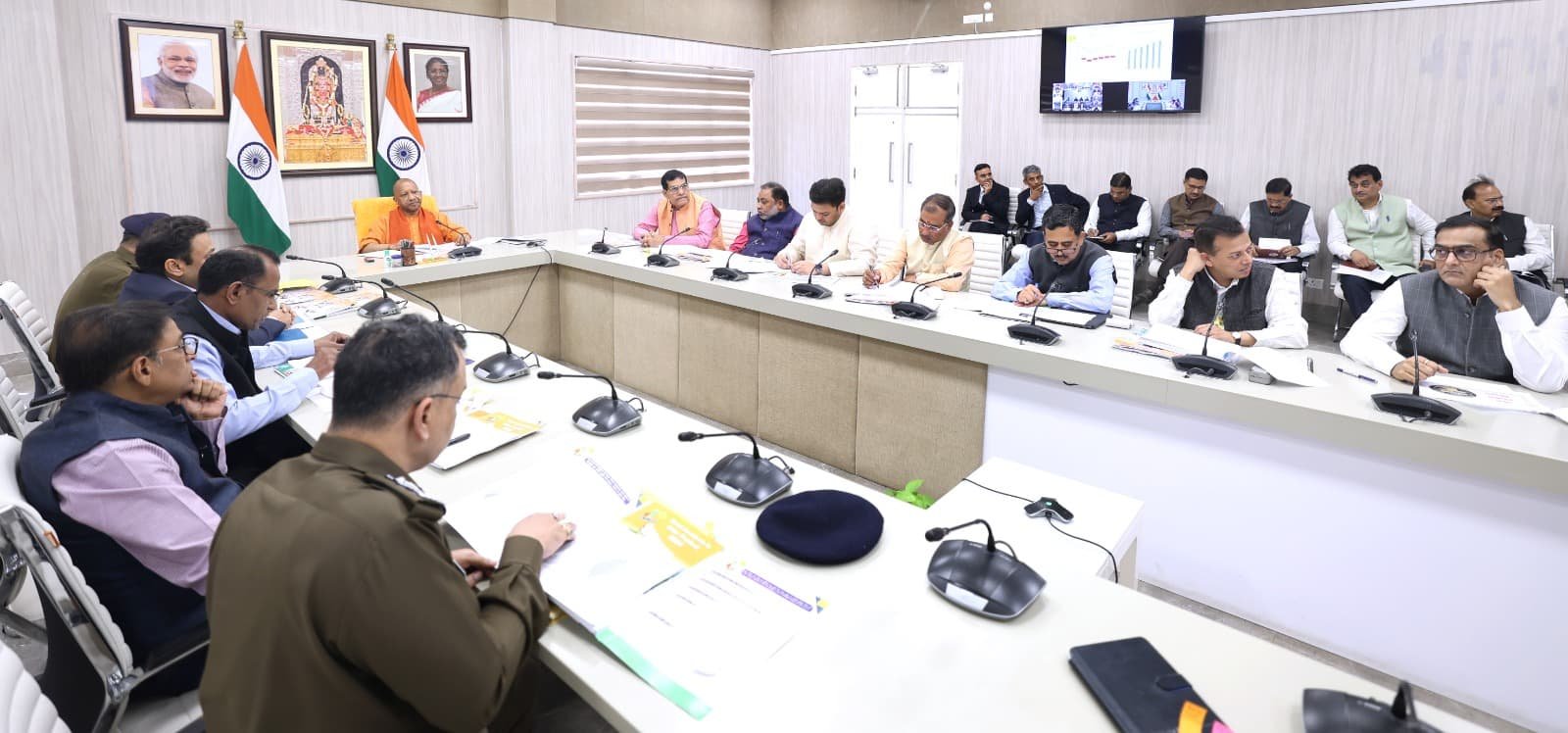 फूड प्लाजा की तरह प्रदेश में सभी एक्सप्रेस-वे के दोनों तरफ करें अस्पताल की व्यवस्था: मुख्यमंत्री योगी