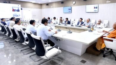नई टाउनशिप्स की स्थापना, होटलों व अस्पतालों के विकास के लिए भूखंडों की उपलब्धता सुनिश्चित करायें: मुख्यमंत्री