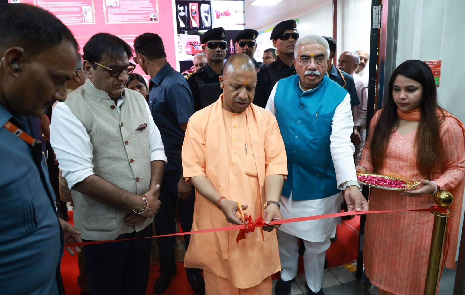 मुख्यमंत्री योगी आदित्यनाथ ने अयोध्या में शुरू किया बॉटलिंग प्लांट, रोजगार सृजन पर दिया जोर