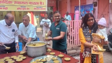 संकल्प अन्नक्षेत्र ने संकटमोचन को भोग लगाकर श्रद्धालुओं में किया प्रसाद वितरण