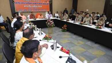 कानपुर मंडल में विकास और कानून-व्यवस्था पर मुख्यमंत्री योगी ने की समीक्षा बैठक, जनप्रतिनिधियों की क्षेत्रीय समस्याओं का भी किया गौर