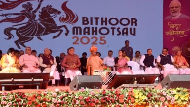 सीएम योगी आदित्यनाथ ने बिठूर महोत्सव में मुख्यमंत्री युवा उद्यमी विकास अभियान के तहत कानपुर के 1302 उद्यमियों को किया 5.42 करोड़ का ऋण वितरण