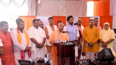 प्रदेश सरकार के आठ वर्ष पूर्ण होने पर गोरखपुर में सीएम योगी ने की मीडियाकर्मियों से बातचीत
