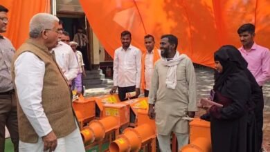 योगी सरकार की बड़ी पहल, लखनऊ में आयोजित राज्य स्तरीय माटीकला एवं ग्रामोद्योगी पुरस्कार वितरण समारोह-2025 में कारीगरों को किया गया सम्मानित .