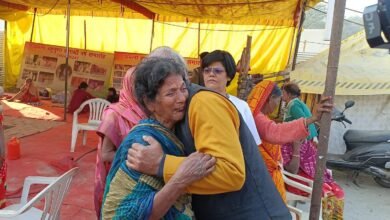 महाकुम्भ में रंग लाई मुख्यमंत्री योगी आदित्यनाथ की पहल, डिजिटल खोया-पाया केंद्र ने 35 हजार से अधिक बिछड़ों का कराया पुनर्मिलन.निजी संस्थाओं का भी मिला सहयोग, भूले भटके शिविरों ने 19 हजार से अधिक महिला, पुरुष और 18 बच्चों को अपनों से मिलाया.