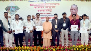 गोरखपुर में आयोजित गोरखपुर जर्नलिस्ट्स प्रेस क्लब की नवनिर्वाचित कार्यकारिणी के शपथ ग्रहण समारोह में शामिल हुए मुख्यमंत्री योगी आदित्यनाथ