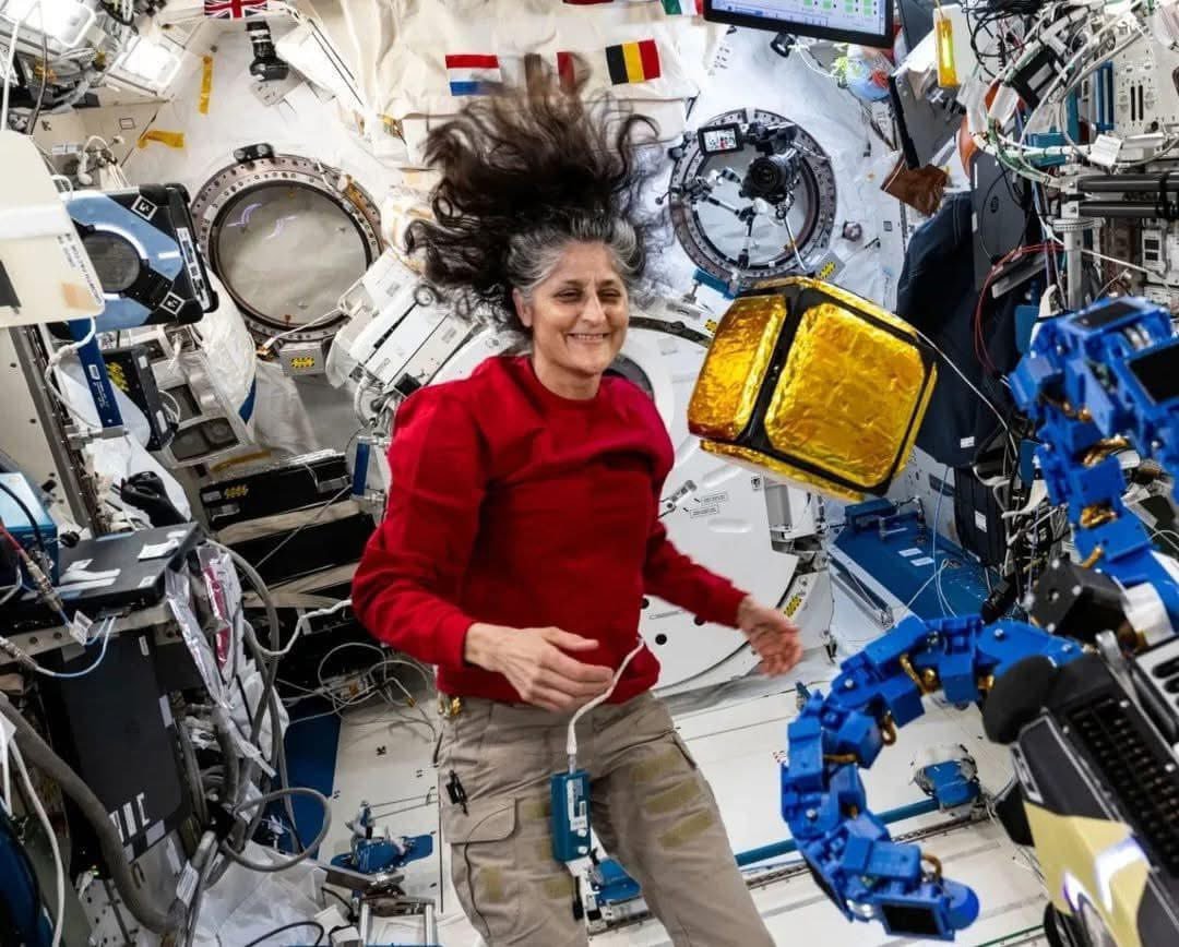 सुनीता विलियम्स और तीन अन्य अंतरिक्ष यात्री आईएसएस से पृथ्वी पर लौटे