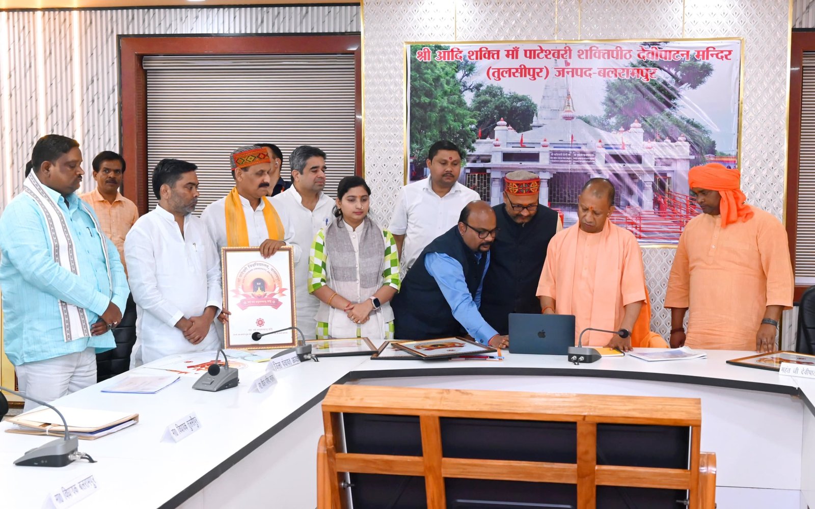 मुख्यमंत्री योगी आदित्यनाथ ने मां पाटेश्वरी शक्तिपीठ तुलसीपुर में चैत्र नवरात्रि राजकीय मेला वर्ष 2025 की तैयारियों को लेकर की बैठक, जनपद के विकास की भी चर्चा की