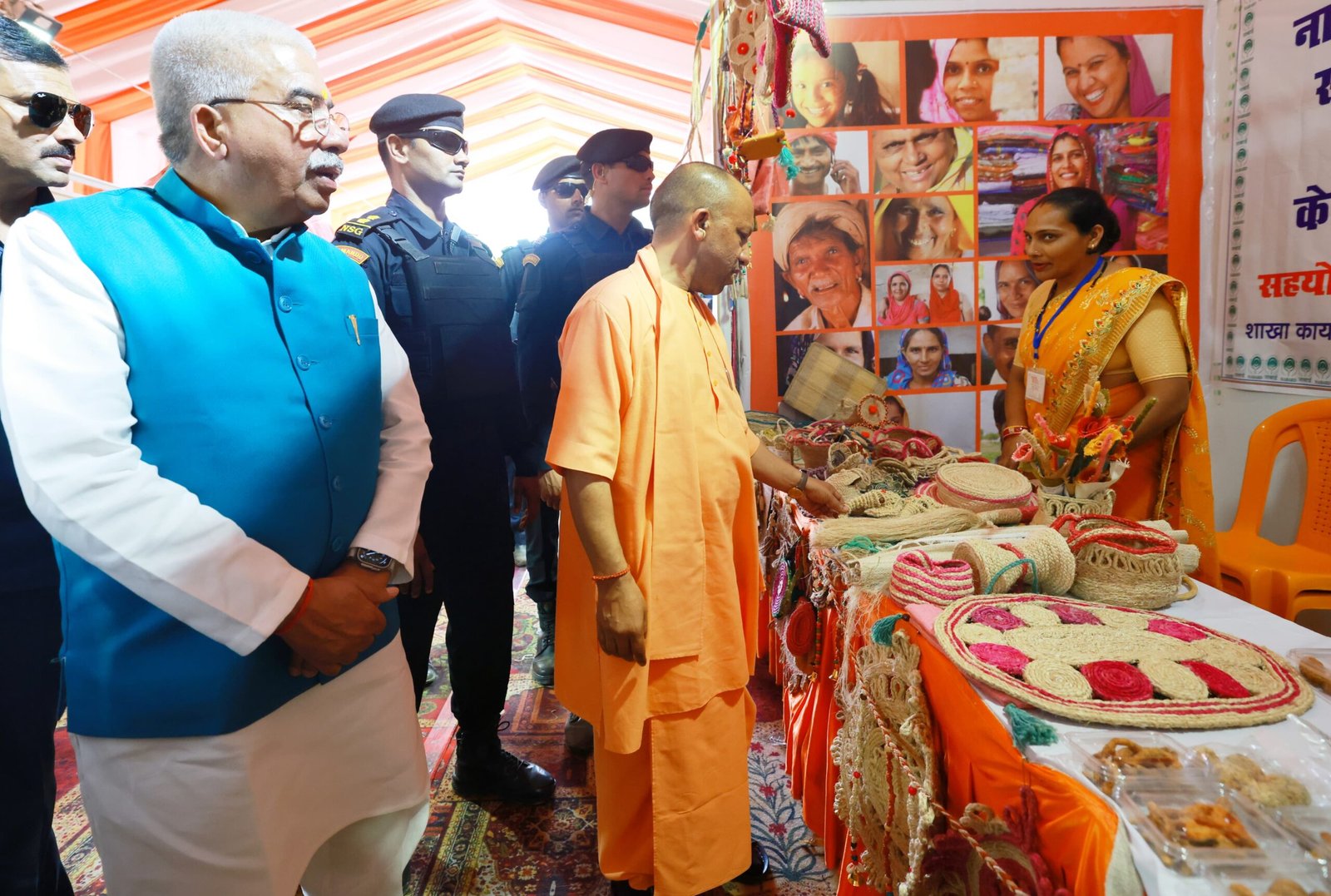 अयोध्या के श्री राम कथा पार्क में सीएम योगी ने युवाओं की स्टार्टअप प्रदर्शनी का किया उद्घाटन