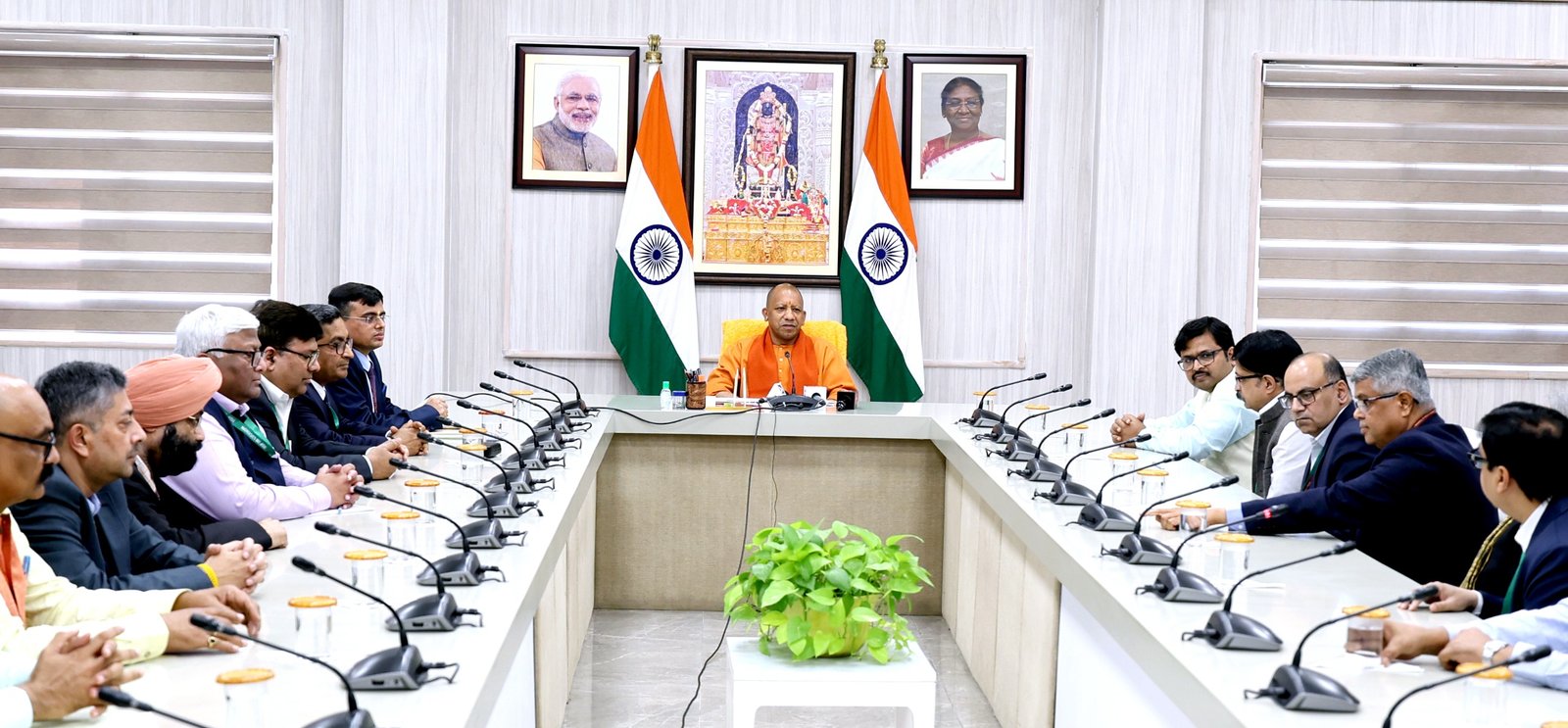 आईआईएम व भारतीय डाक सेवा के अधिकारियों के साथ महाकुम्भ के सफल आयोजन द्वारा राष्ट्र निर्माण विषय पर आयोजित कार्यक्रम में शामिल हुए मुख्यमंत्री