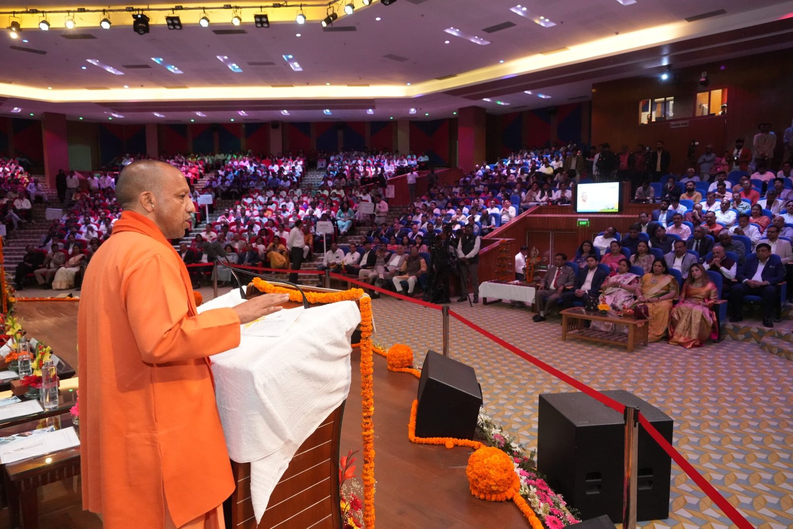 बोले योगी, सभ्य समाज के लिए अच्छी शिक्षा के साथ-साथ उत्तम स्वास्थ्य सुविधाएं आवश्यक