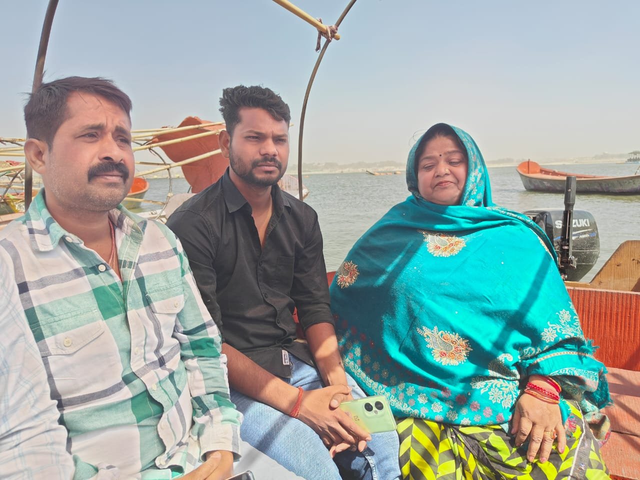 कमाई के पैसे देखकर नाविक की मां की आँखें हुई नम, बोली- बच्चों को अब पढ़ा सकेंगे अच्छे स्कूल में