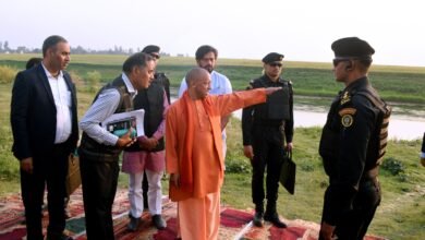 सीएम योगी ने सिउरिया में निर्माणाधीन पंप हाउस का भी किया निरीक्षण, निर्माण कार्य की प्रगति की स्वयं की विवेचना