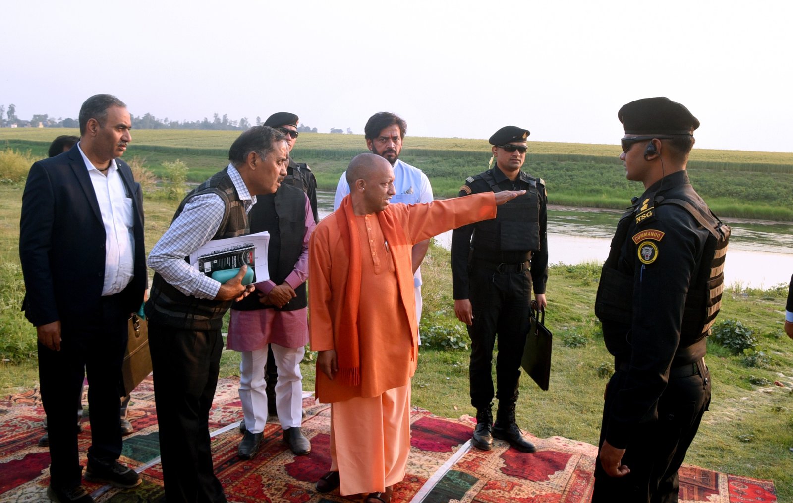 सीएम योगी ने सिउरिया में निर्माणाधीन पंप हाउस का भी किया निरीक्षण, निर्माण कार्य की प्रगति की स्वयं की विवेचना