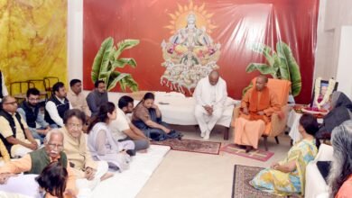 रेवती रमण दास के घर पहुंचे सीएम योगी, दी श्रद्धांजलि