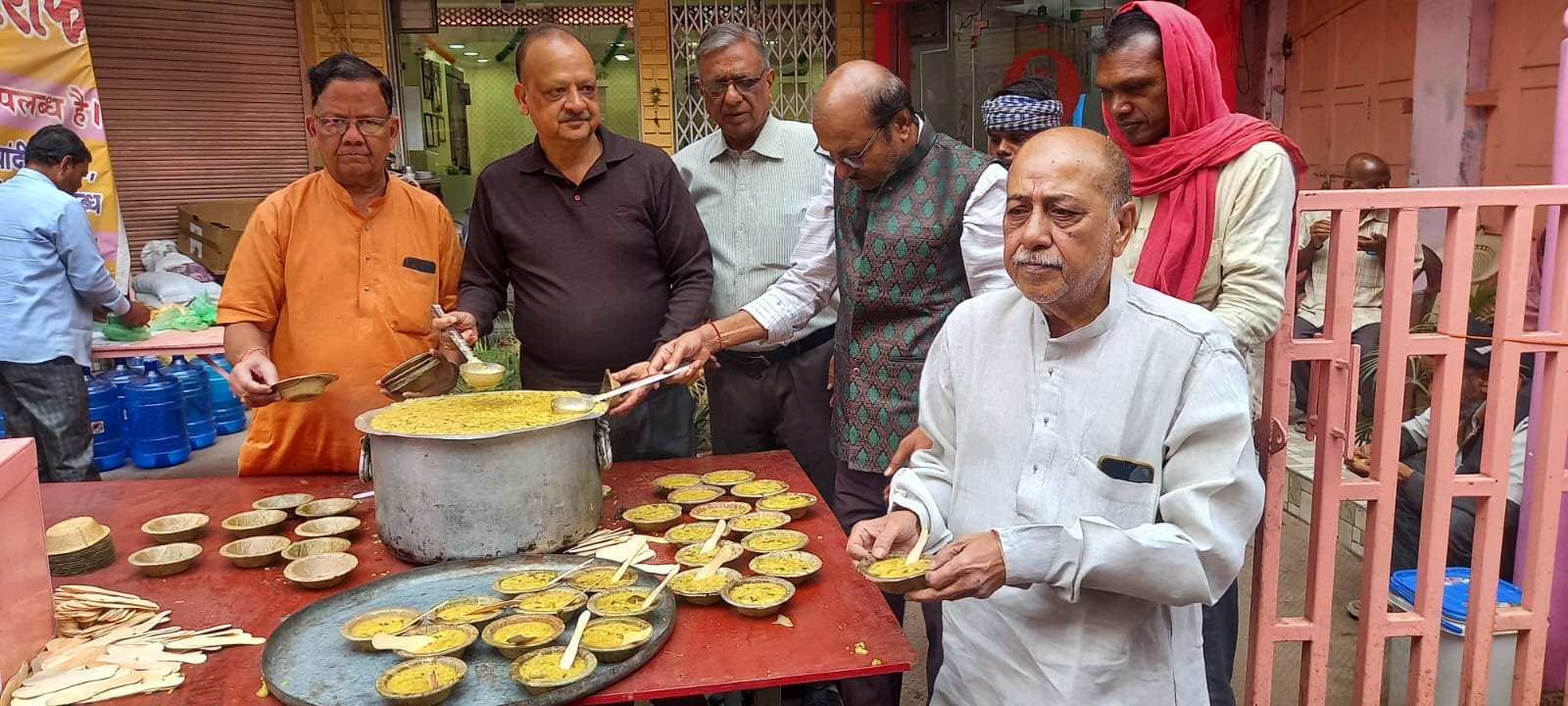 संकल्प अन्नक्षेत्र :श्री संकटमोचन को खिचड़ी एवं फलाहार का भोग लगाया गया, श्रद्धालुओं ने चखा प्रसाद