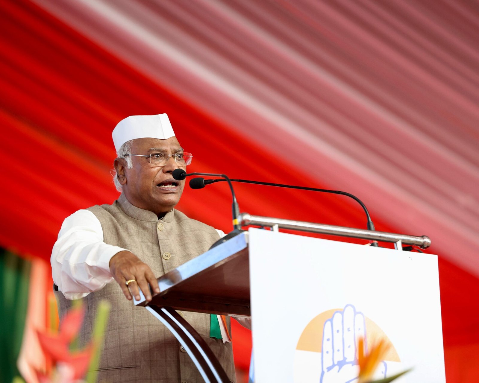 लोकतंत्र को खत्म कर सामाजिक असमानता बढ़ा रही है मोदी सरकार: खरगे