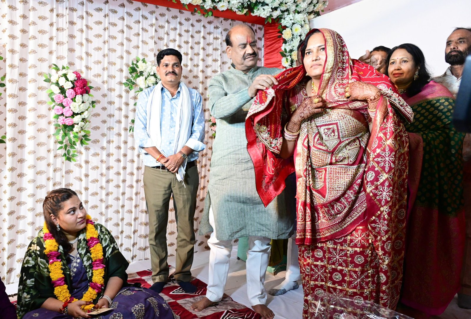 बिरला पुलवामा शहीद हेमराज की बेटी की शादी में मायरा लेकर पहुंचे