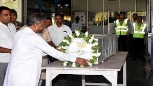 आतंकी हमले में मारे गए आईबी अधिकारी का पार्थिव शरीर पहुंचा रांची , मरांडी ने दी श्रद्धांजलि