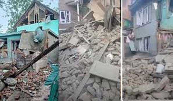 दक्षिण कश्मीर में लश्कर के दो स्थानीय आतंकवादियों के घर ध्वस्त