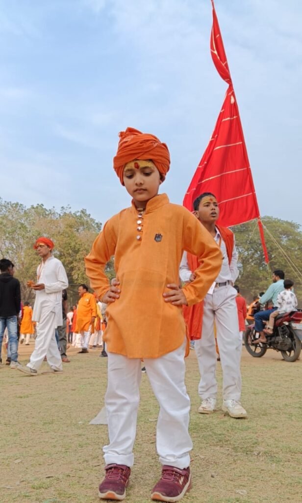 बाईक सवार दुर्गावाहिनी की वीरांगनाएं एवं युवा शक्ति के लोग रहे आकर्षण के केन्द्र 