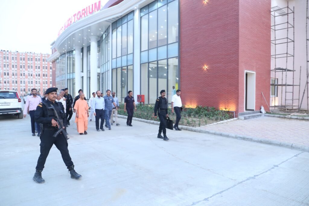महायोगी गोरखनाथ विश्वविद्यालय का निरीक्षण किया कुलाधिपति ने